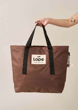 Brun stallväska i tote bag modell. rymlig med plats för allt