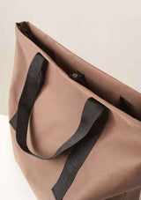 snygg stallväska i stor tote bag size med plats för alla stallprylar, hjälm ,väst mm