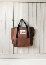 bästa stallväskan för alla ryttare i unisex modell. hållbar tote bag för ridsaer. plats för hjälm, säkerjhetsväst mm