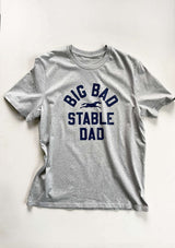 big bad stable dad t-shirt i grå för alla stallpappor