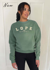 grön stalltröja, oversize crewneck med lope brodyr på bröstet