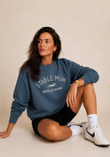 stable mum gets shit done denim blå college för alla stall mammor