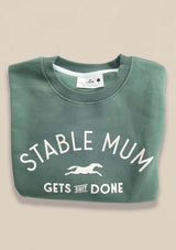 stable mum gets shit done -college tröja i grönt för alla stall mammor vikt