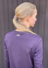 LIQUID FIT lila långärmad funktionstopp juniorlila långärmad ridtopp för juniorer. lope häst i nacken. lätt och luftig