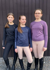 liquid fit ridtopp med lång ärm för juniorer finns i tre färger.Blå, svart och lila