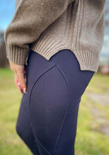 Lope wool polo knit tröja i 100% ull - Toffeemelange. Lope wool polo knit tröja i 100 ull