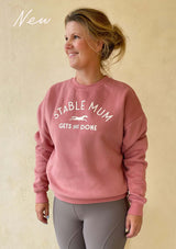 stable mum get shits done super mjuk tröja för alla stall mammor i rosa