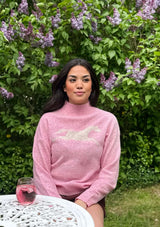 rosa sommar polo med häst motiv på bröstet i 100% ull