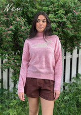 rosa sommar polo med häst motiv på bröstet i 100% ull