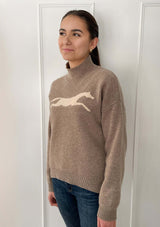 Lope wool polo knit tröja i 100% ull - Toffeemelange. Tröjan har lös passform, ribbstickad halvpolo och nedhasad axel. Ribbstickad kant vid ärmslut och nedtill samt sprund i sidorna.