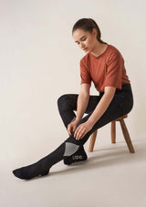 COMPETITION SOCKS RIDSTRUMPOR MED KOMPRESSION - BLACK + WHITE DIAMONDmoderna ridstrumpor i svart & vitt med kompression, gjorda i europa