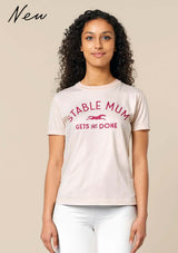 Stable Mum Gets Shit Done T-shirt ljusrosa T-shirt i modal mix för alla stall mammor