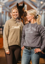 Stable mum gets shit done, grå college tröja för alla stall mammor, och lope wool polo knit en härlig polo med hästmotiv i 100% ull