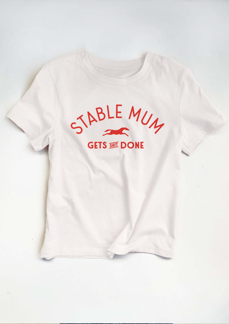 stable mum gets shit done t-shirt från lope