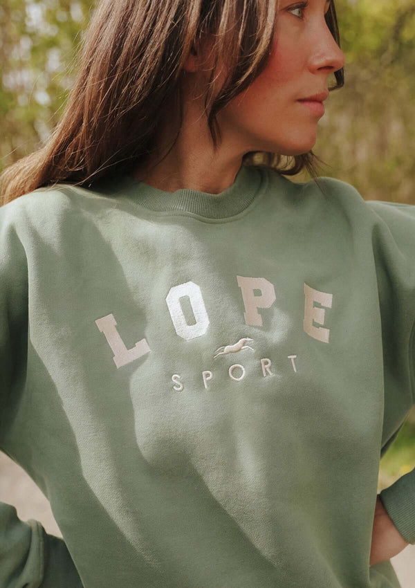 Over size tröja. .crewneck i en snygg grön färg. brodyr i off white - LOPE sport samt vår signatur häst. 