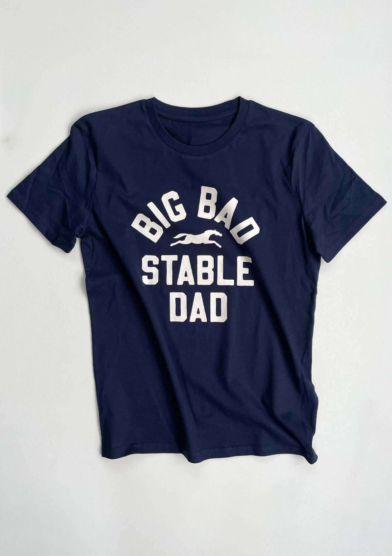 big bad stable dad t-shirt till alla stall pappor. Bästa julklappen 2023