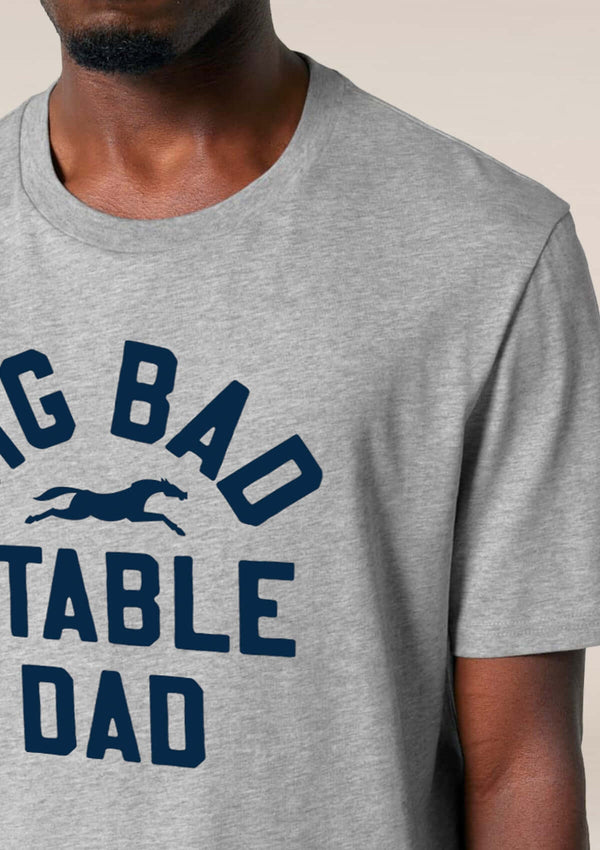 big bad stable dad T-shirt i ekologisk bomull. Grå tröja med tryck i blått för alla ponny pappor.