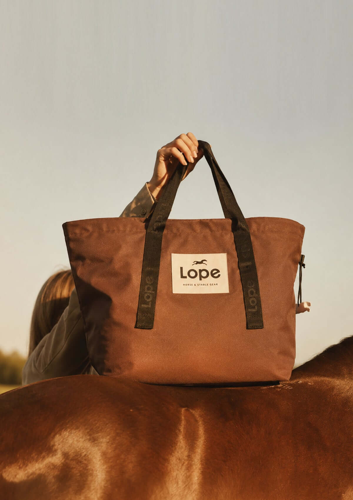 THE CHAMPION BAG REDUX - RICH CHOCOLATE stallväska .carry all stable bag, perfect durable tote bag for all your riding gear. stylish for riders