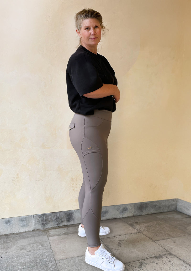 flow ridbyxor i färg velvet cllay storlek large-short
