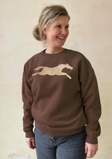 Choklad brun collegetröja med hästmotiv