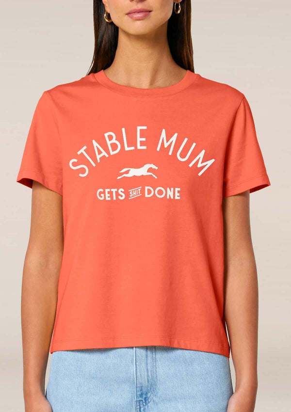 stable mum get shits done t-shirt i ekologisk bomull. Corall med vitt tryck