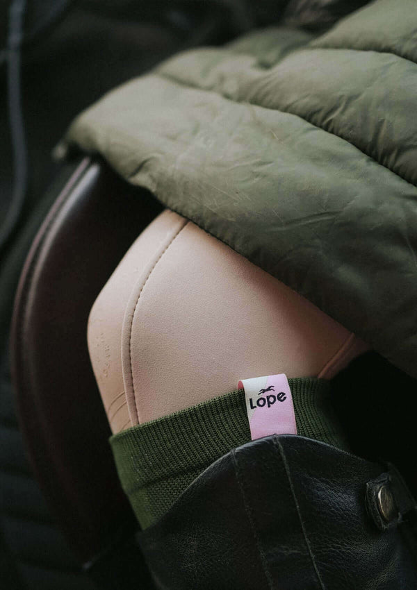 gröna ridstrumpor med kompession. foto av anna kubel
