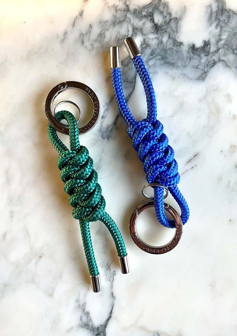 bag charm, nyckelring. rid accessoar. i hållbar design av para cord trendiga färger och mönster