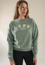 Over size tröja. .crewneck i en snygg grön färg. brodyr i off white - LOPE sport samt vår signatur häst. 