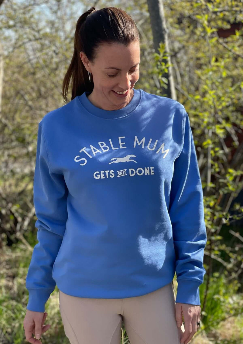 stable mum gets shit done, blå college tröja