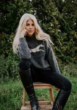 Lope wool polo knit tröja i 100 ull - Gråmelerad på modell