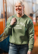 stable mum gets shit done, grön collegetröja för alla stall mammor|lope