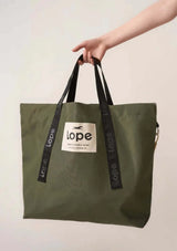 grön tote bag för stallet. snygg rymlig väska med plats för allt.