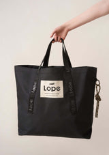svart stallväska i hållbar nylon, rymlig  stylish stable bag in black cordura material. Stor tote bag, vegan