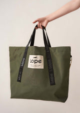 stor tote bag grön stallväska i hållbar nylon, rymlig  stylish stable bag in green cordura material. väska ridutrustning